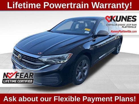 Used 2023 Volkswagen Jetta SE w/ Panoramic Sunroof Package FWD image 9