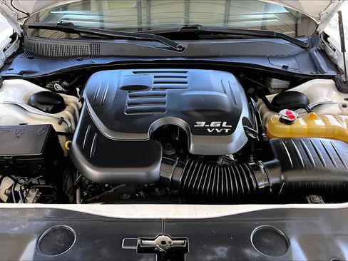 Used 2011 Dodge Charger SE RWD image 25