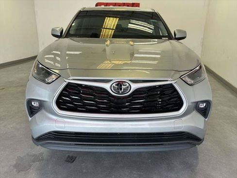 Certified 2024 Toyota Highlander LE FWD image 8