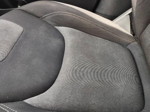 Used 2017 Jeep Cherokee Sport image 25