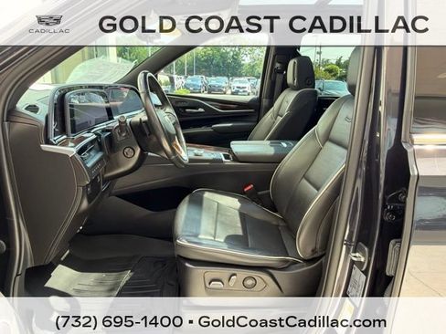 Used 2023 Cadillac Escalade ESV Premium Luxury AWD/4WD image 19