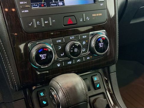 Used 2015 Chevrolet Traverse LTZ image 17