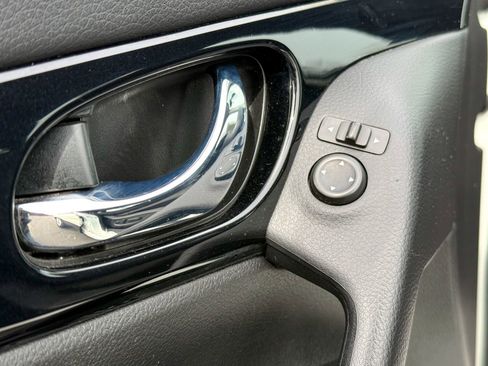 Used 2017 Nissan Rogue Sport SV w/ SV All-Weather Package image 19