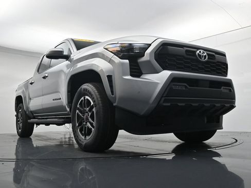 Used 2024 Toyota Tacoma TRD Sport w/ TRD Sport Upgrade Package AWD/4WD image 32