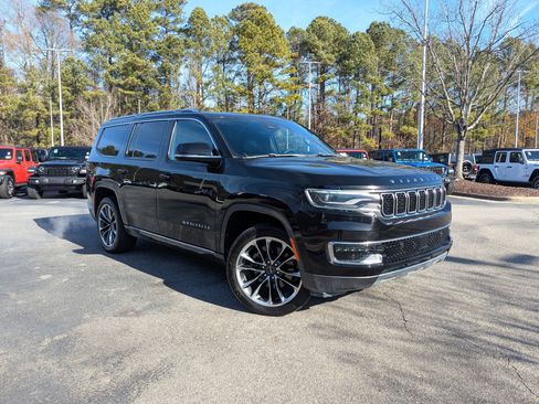 Used 2022 Jeep Wagoneer Series III w/ Premium Group I image 3