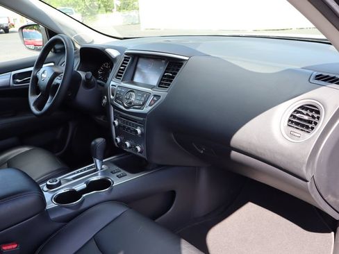 Used 2019 Nissan Pathfinder SL w/ SL Premium Package AWD/4WD image 39