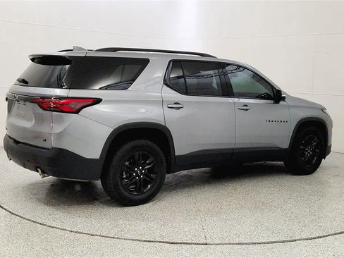 Used 2023 Chevrolet Traverse LT w/ Midnight/Sport Edition image 7