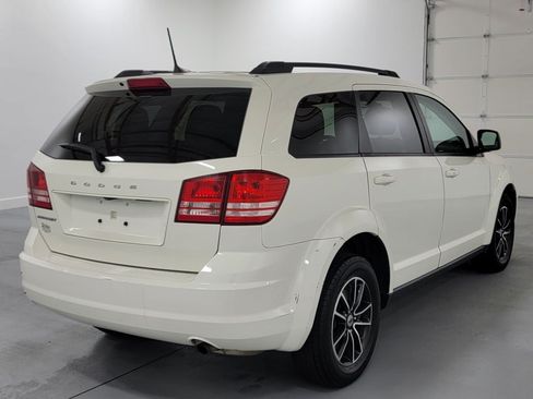 Used 2018 Dodge Journey SE w/ Connectivity Group FWD image 9
