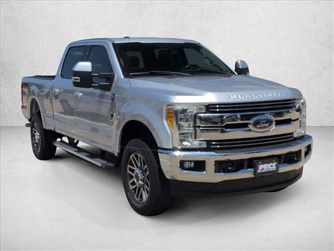Used 2017 Ford F250 Lariat w/ Lariat Value Package AWD/4WD image 3