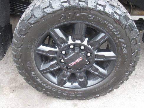 Used 2024 GMC Sierra 2500 AT4 w/ AT4 Premium Plus Package AWD/4WD image 13