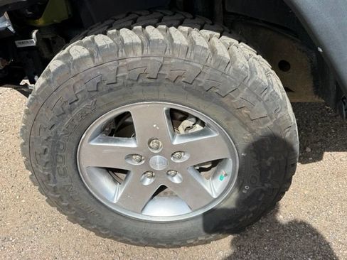 Used 2010 Jeep Wrangler Unlimited Rubicon AWD/4WD image 13