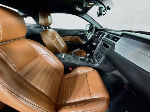Used 2013 Ford Mustang Premium RWD image 33
