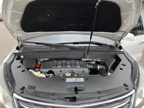 Used 2017 Chevrolet Traverse LT w/ Style and Technology Package image 23