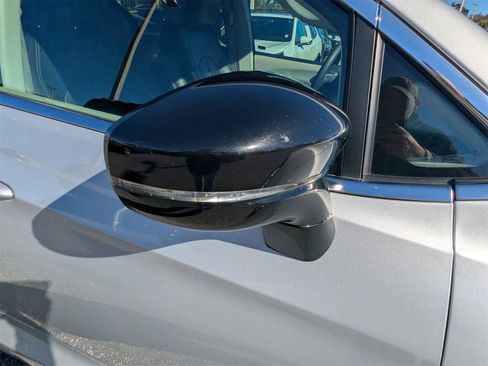 Used 2024 Chrysler Pacifica Touring-L image 12