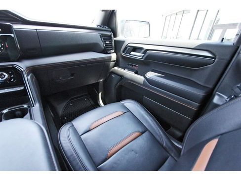 Used 2022 GMC Sierra 1500 AT4 w/ AT4 Preferred Package AWD/4WD image 11