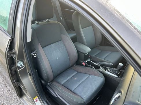 Used 2018 Toyota Corolla LE image 14