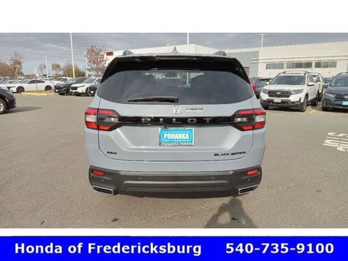 Certified 2025 Honda Pilot Black Edition image 11