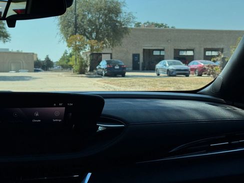 Used 2025 Buick Envista Sport Touring image 35