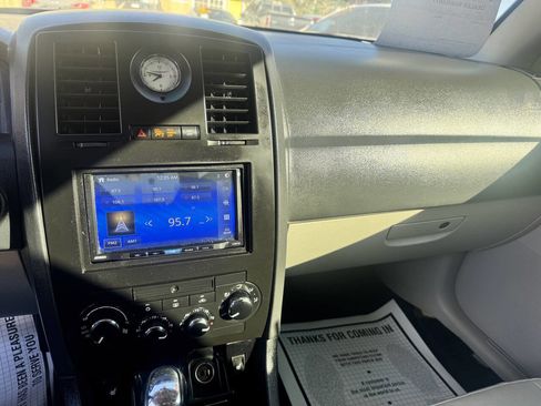 Used 2005 Chrysler 300 Touring image 9