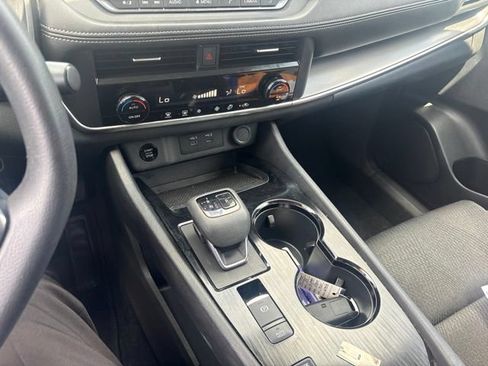 Used 2024 Nissan Rogue SV FWD image 12