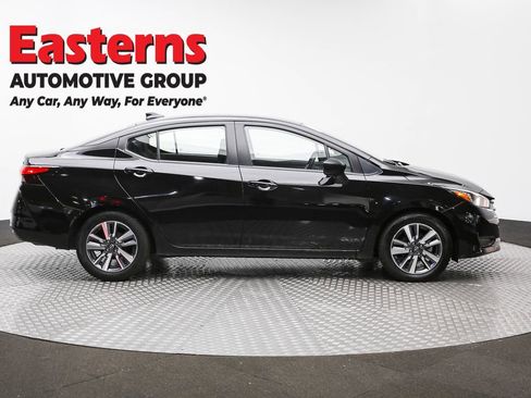 Used 2023 Nissan Versa SV image 4