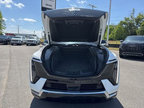 Used 2025 Cadillac Escalade IQ Luxury 2 AWD/4WD image 40