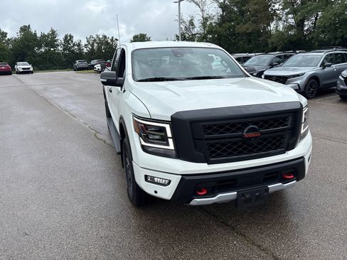 Used 2021 Nissan Titan PRO-4X w/ Pro-4x Convenience Package AWD/4WD image 17