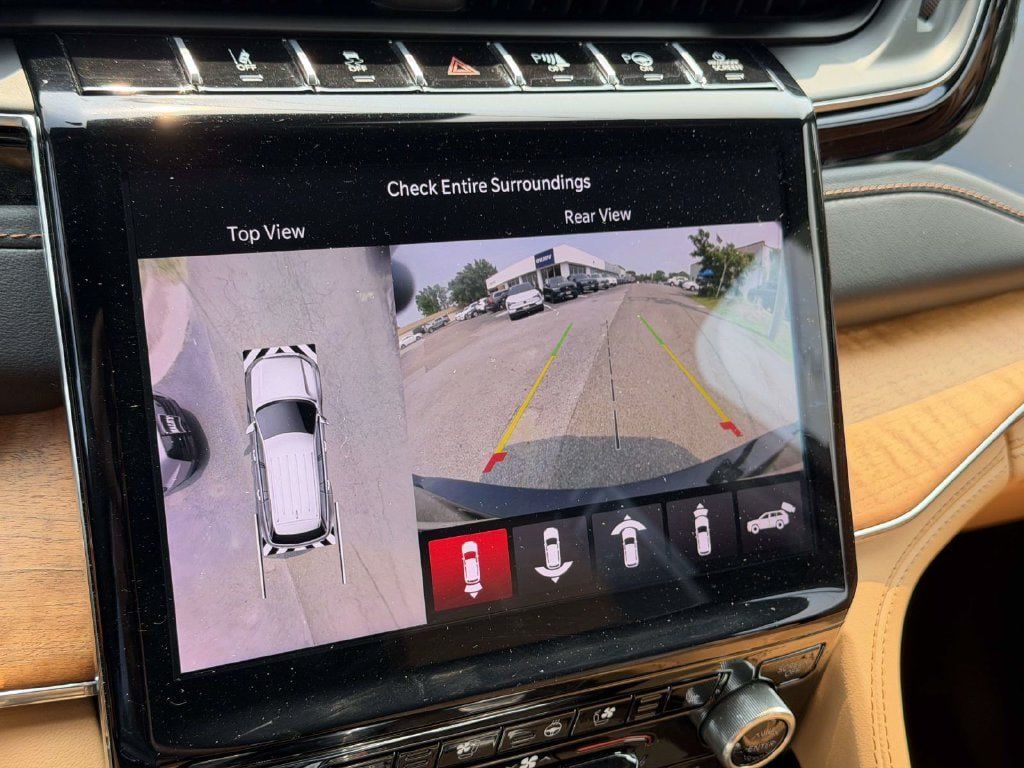 Used 2023 Jeep Grand Cherokee L Summit AWD/4WD image 4
