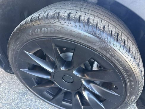 Used 2021 Tesla Model Y Long Range AWD/4WD image 11