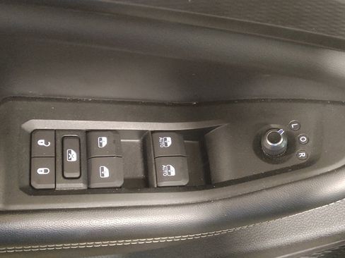 Used 2024 Jeep Grand Cherokee Laredo RWD image 27