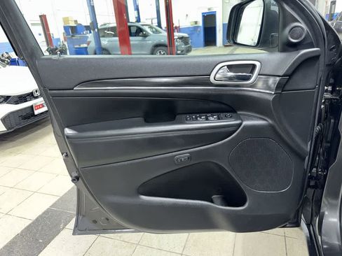 Used 2019 Jeep Grand Cherokee Limited image 31