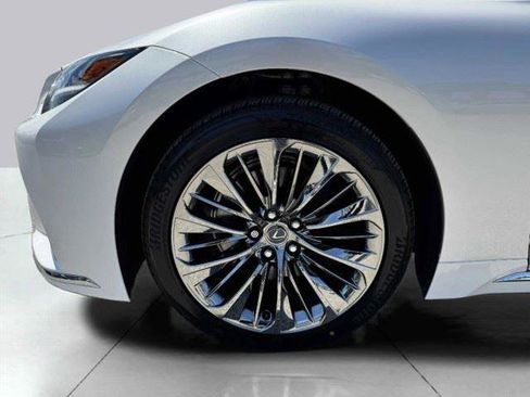 Used 2023 Lexus LS 500 w/ Accessory Package (Z2) RWD image 60