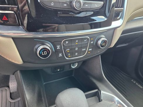Used 2023 Chevrolet Traverse LS FWD image 24