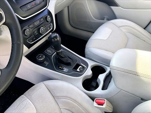 Used 2021 Jeep Cherokee Latitude Lux w/ Sun & Sound Group image 13