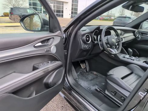 Used 2023 Alfa Romeo Stelvio Veloce image 18