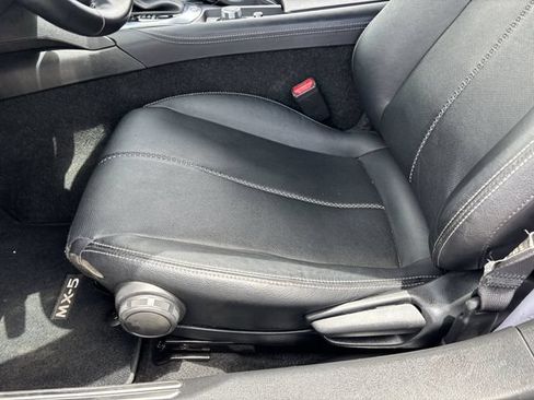 Used 2025 MAZDA MX-5 Miata RF Grand Touring RWD image 17