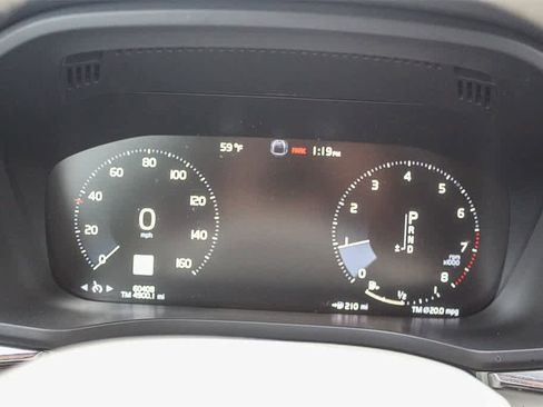 Used 2020 Volvo XC60 T5 Momentum w/ Protection Package Premier image 28