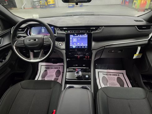 New 2025 Jeep Grand Cherokee Laredo w/ Luxury Tech Group I RWD image 32