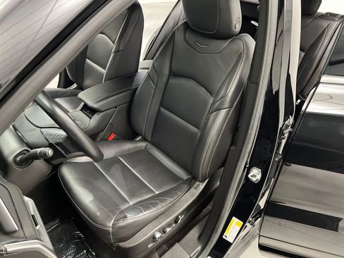 Used 2024 Cadillac XT4 Premium Luxury image 9