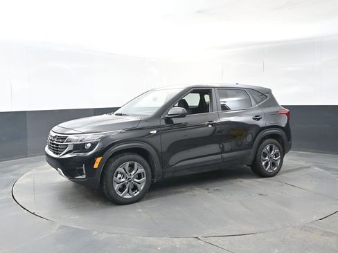 Used 2026 Kia Seltos LX image 2