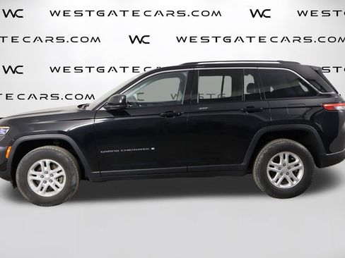 Used 2023 Jeep Grand Cherokee Laredo AWD/4WD image 5