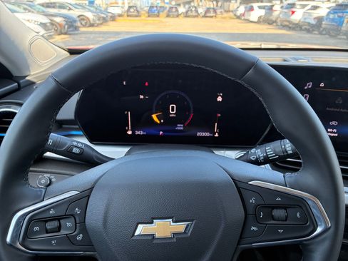 Used 2025 Chevrolet Trax LT w/ LT Convenience Package image 27