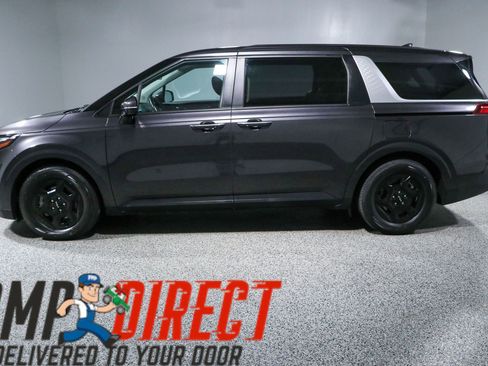 Used 2025 Kia Carnival FWD image 10