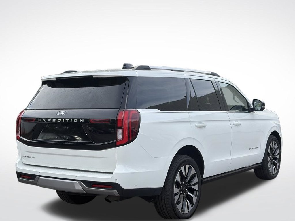 Used 2025 Ford Expedition Platinum w/ Driver's Package AWD/4WD image 4
