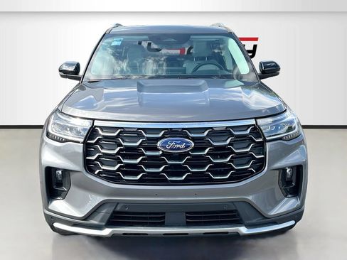 Used 2025 Ford Explorer Platinum w/ Ultimate Package AWD/4WD image 2