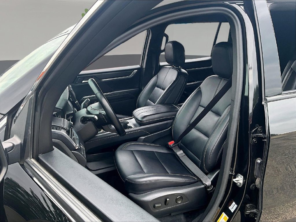 Used 2024 GMC Acadia Elevation AWD/4WD image 24