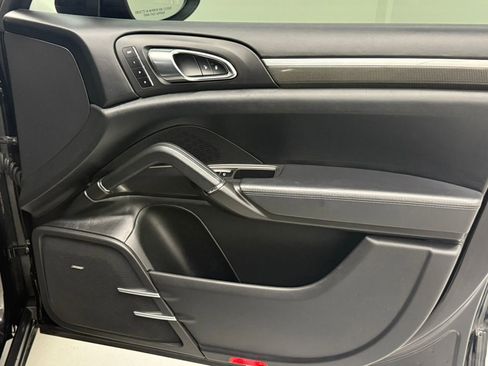 Used 2013 Porsche Cayenne Turbo image 39