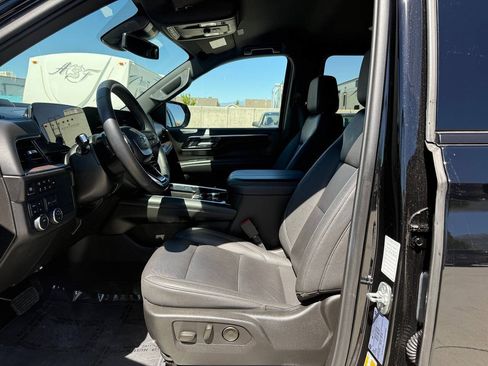 Used 2025 Chevrolet Suburban Z71 AWD/4WD image 16
