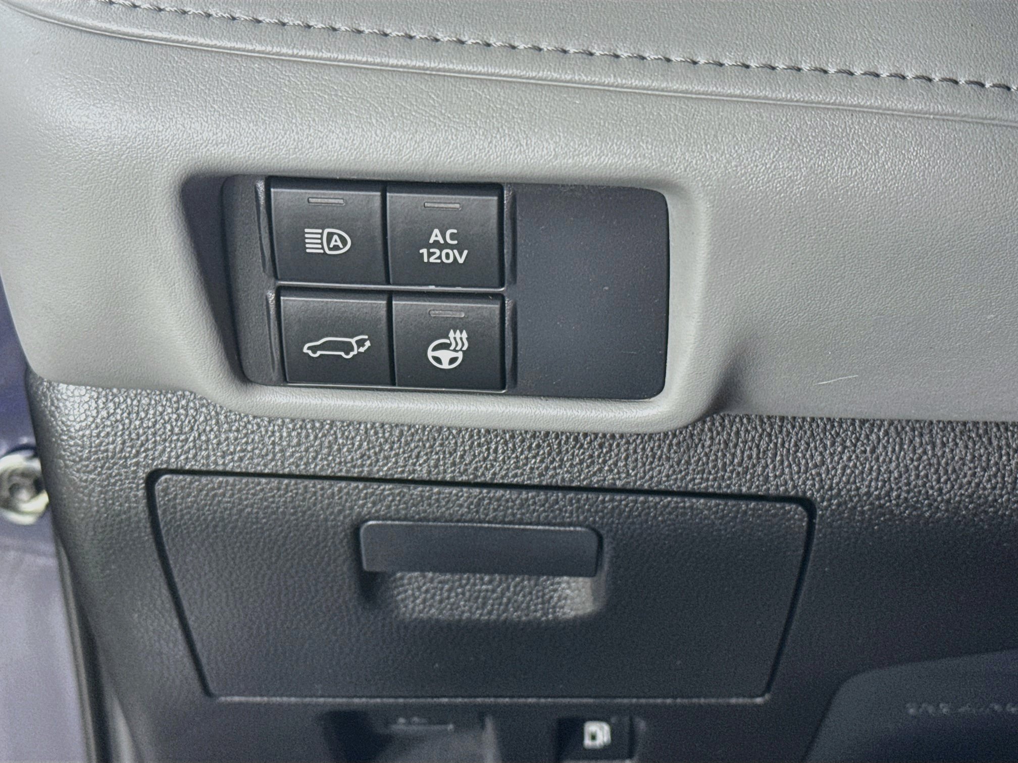 Certified 2021 Toyota Highlander Limited AWD/4WD image 12