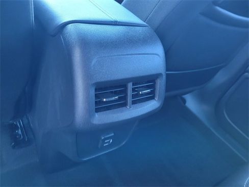 Used 2024 GMC Terrain SLE w/ Driver Convenience Package image 6